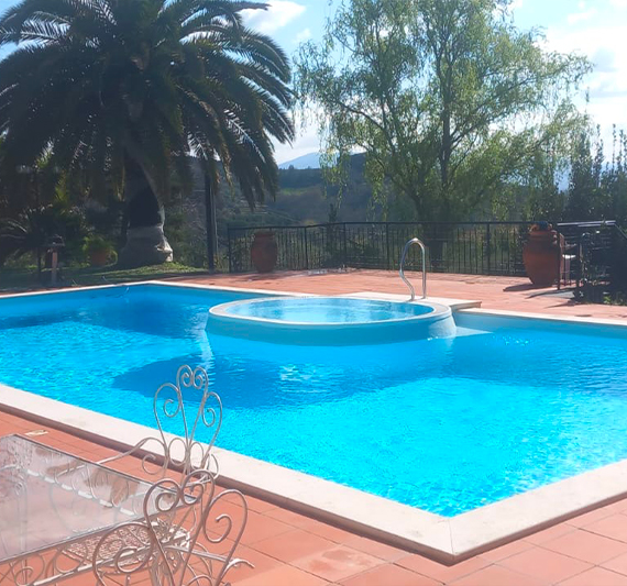 Noureddine Laaziri titolare ALTEA POOL specialista piscine Umbria